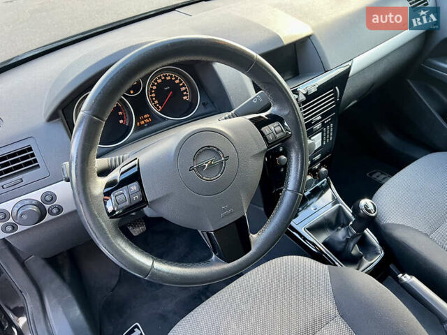 Опель Астра 2010 в Дубно на Automoto.ua Черный Опель Астра, объемом двигателя 1.6 л и пробегом 218 тыс. км за 5700 $, фото 36 на Automoto.ua