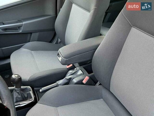 Чорний Опель Астра, об'ємом двигуна 1.6 л та пробігом 252 тис. км за 6500 $, фото 29 на Automoto.ua