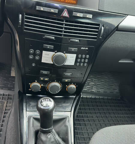 Черный Опель Астра, объемом двигателя 1.69 л и пробегом 242 тыс. км за 6200 $, фото 20 на Automoto.ua