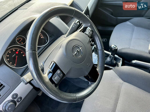 Опель Астра 2010 в Дубно на Automoto.ua Черный Опель Астра, объемом двигателя 1.6 л и пробегом 218 тыс. км за 5700 $, фото 35 на Automoto.ua