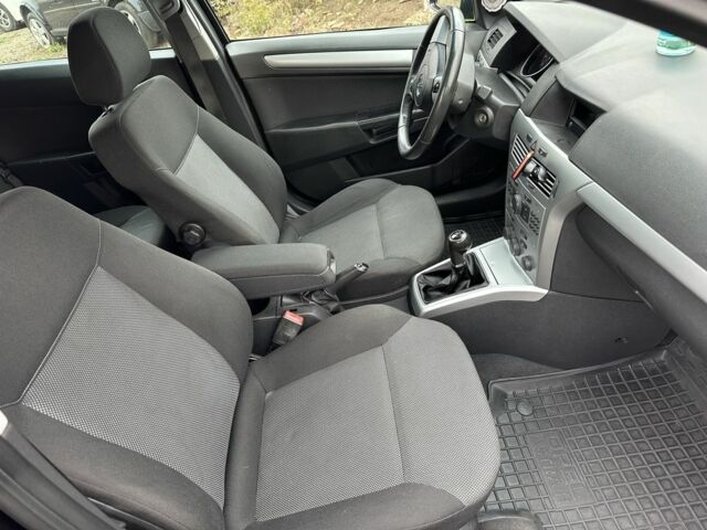 Опель Астра 2010 в Луцке на Automoto.ua Черный Опель Астра, объемом двигателя 1.6 л и пробегом 273 тыс. км за 4600 $, фото 11 на Automoto.ua