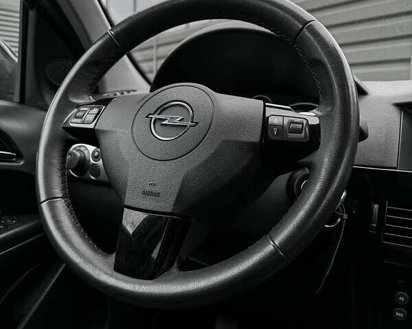 Черный Опель Астра, объемом двигателя 1.6 л и пробегом 152 тыс. км за 7200 $, фото 51 на Automoto.ua