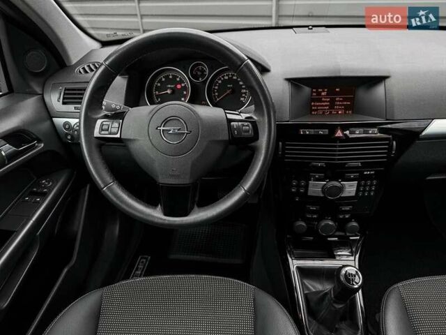 Черный Опель Астра, объемом двигателя 1.6 л и пробегом 152 тыс. км за 7200 $, фото 37 на Automoto.ua