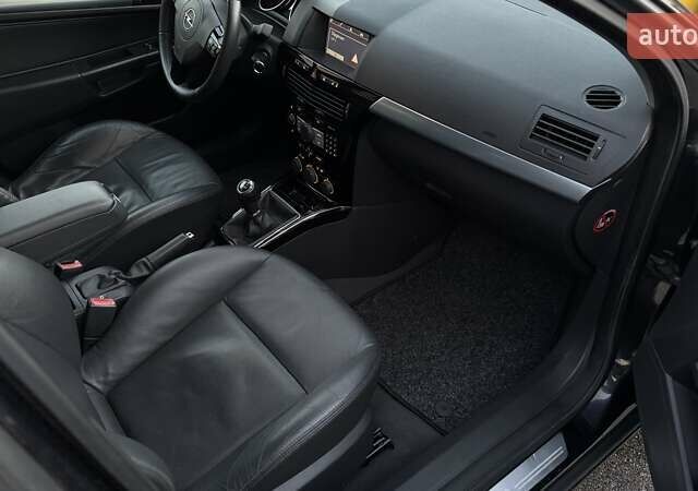 Черный Опель Астра, объемом двигателя 1.6 л и пробегом 205 тыс. км за 6150 $, фото 44 на Automoto.ua