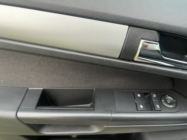 Черный Опель Астра, объемом двигателя 1.6 л и пробегом 319 тыс. км за 5200 $, фото 7 на Automoto.ua