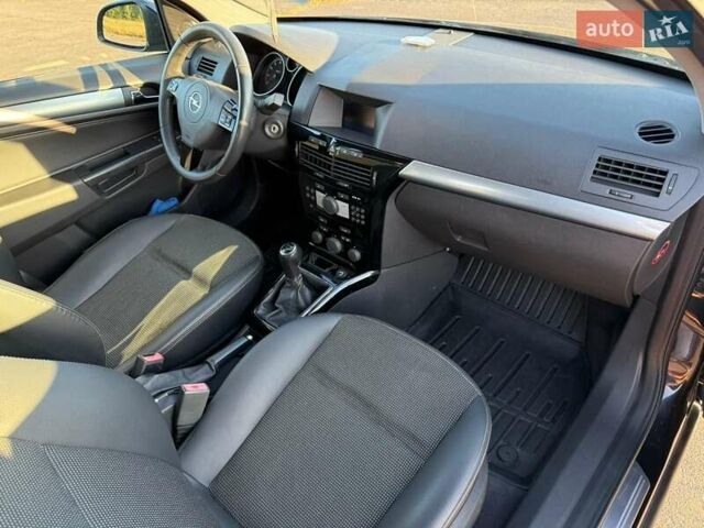 Черный Опель Астра, объемом двигателя 1.6 л и пробегом 175 тыс. км за 6300 $, фото 5 на Automoto.ua