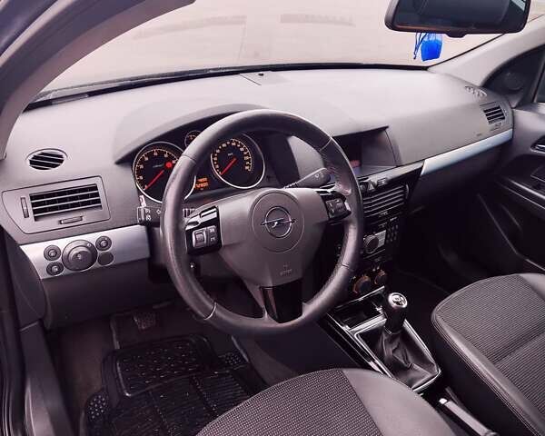 Черный Опель Астра, объемом двигателя 1.6 л и пробегом 172 тыс. км за 5350 $, фото 22 на Automoto.ua