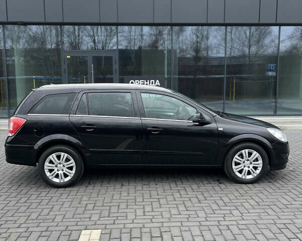 Черный Опель Астра, объемом двигателя 1.6 л и пробегом 250 тыс. км за 5600 $, фото 2 на Automoto.ua