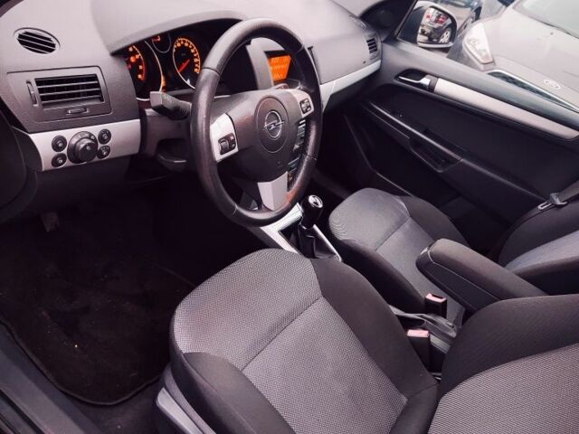 Черный Опель Астра, объемом двигателя 1.6 л и пробегом 237 тыс. км за 5350 $, фото 20 на Automoto.ua