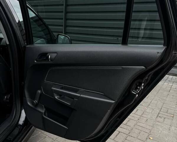 Черный Опель Астра, объемом двигателя 1.6 л и пробегом 152 тыс. км за 7200 $, фото 34 на Automoto.ua