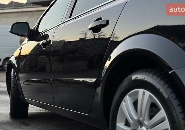 Черный Опель Астра, объемом двигателя 1.6 л и пробегом 205 тыс. км за 6150 $, фото 5 на Automoto.ua