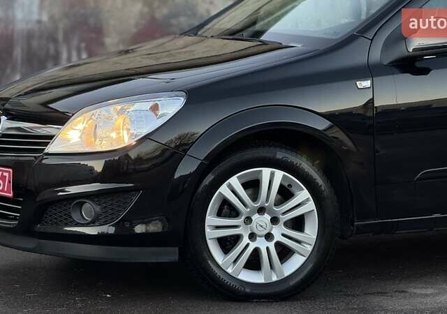 Черный Опель Астра, объемом двигателя 1.6 л и пробегом 205 тыс. км за 6150 $, фото 3 на Automoto.ua