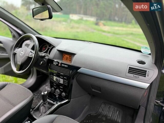 Черный Опель Астра, объемом двигателя 1.6 л и пробегом 208 тыс. км за 5950 $, фото 16 на Automoto.ua