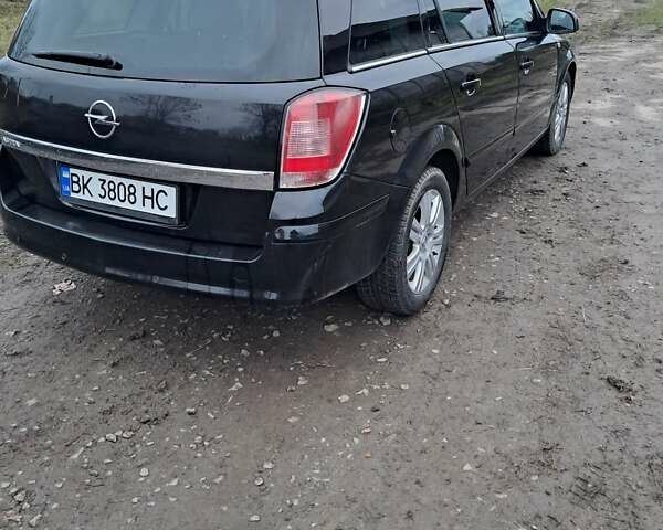 Черный Опель Астра, объемом двигателя 1.6 л и пробегом 216 тыс. км за 6200 $, фото 2 на Automoto.ua