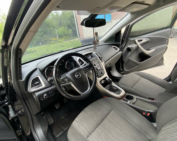 Черный Опель Астра, объемом двигателя 1.96 л и пробегом 294 тыс. км за 8400 $, фото 13 на Automoto.ua