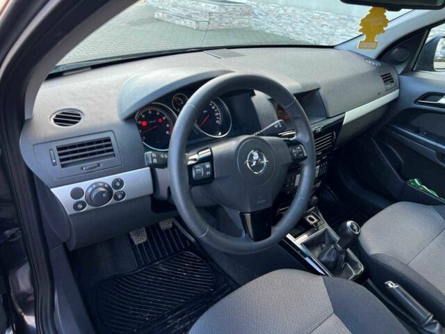 Чорний Опель Астра, об'ємом двигуна 1.6 л та пробігом 219 тис. км за 5400 $, фото 10 на Automoto.ua