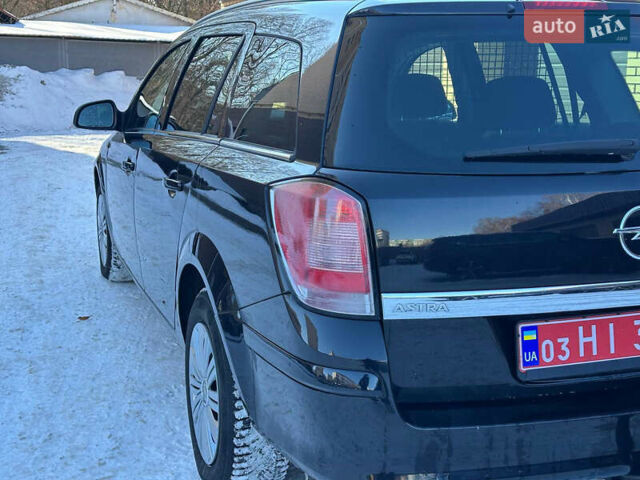 Черный Опель Астра, объемом двигателя 1.6 л и пробегом 267 тыс. км за 5300 $, фото 2 на Automoto.ua