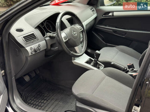 Черный Опель Астра, объемом двигателя 1.6 л и пробегом 228 тыс. км за 5750 $, фото 13 на Automoto.ua