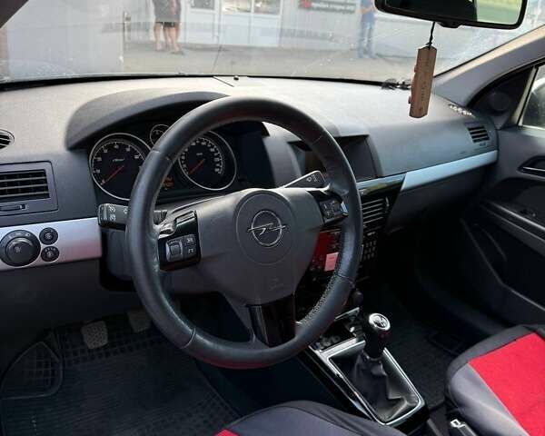 Черный Опель Астра, объемом двигателя 1.6 л и пробегом 296 тыс. км за 5200 $, фото 6 на Automoto.ua