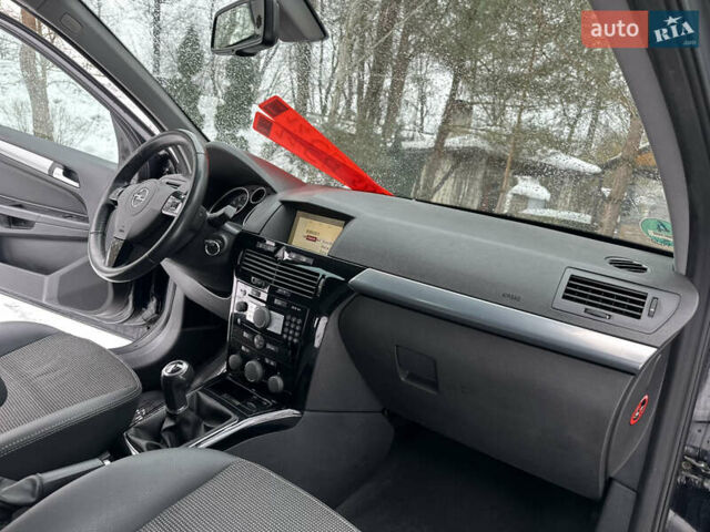 Черный Опель Астра, объемом двигателя 1.6 л и пробегом 207 тыс. км за 5750 $, фото 108 на Automoto.ua