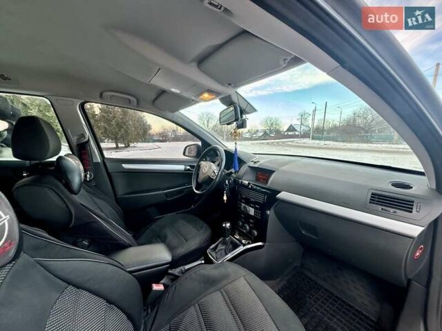 Черный Опель Астра, объемом двигателя 1.8 л и пробегом 265 тыс. км за 5500 $, фото 31 на Automoto.ua