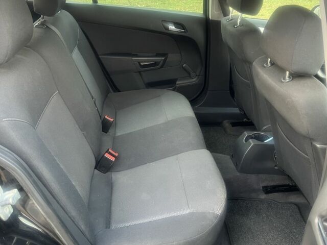 Черный Опель Астра, объемом двигателя 1.6 л и пробегом 319 тыс. км за 5200 $, фото 6 на Automoto.ua