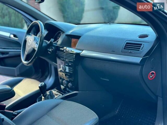 Черный Опель Астра, объемом двигателя 1.9 л и пробегом 310 тыс. км за 5500 $, фото 37 на Automoto.ua