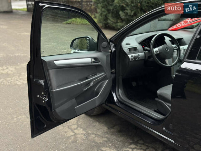 Черный Опель Астра, объемом двигателя 1.6 л и пробегом 228 тыс. км за 5750 $, фото 11 на Automoto.ua