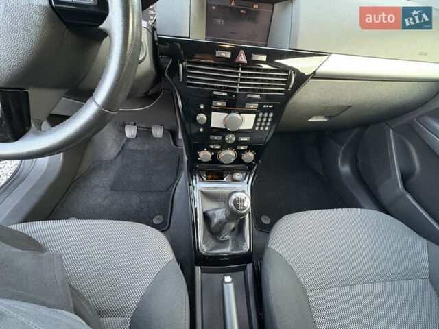 Черный Опель Астра, объемом двигателя 1.6 л и пробегом 252 тыс. км за 6400 $, фото 32 на Automoto.ua