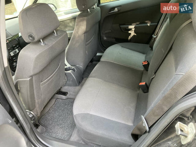 Черный Опель Астра, объемом двигателя 1.6 л и пробегом 200 тыс. км за 6400 $, фото 19 на Automoto.ua