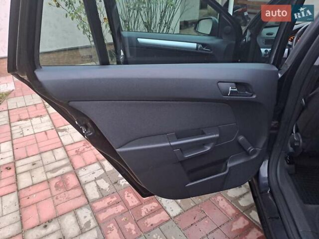 Черный Опель Астра, объемом двигателя 1.6 л и пробегом 209 тыс. км за 5800 $, фото 18 на Automoto.ua