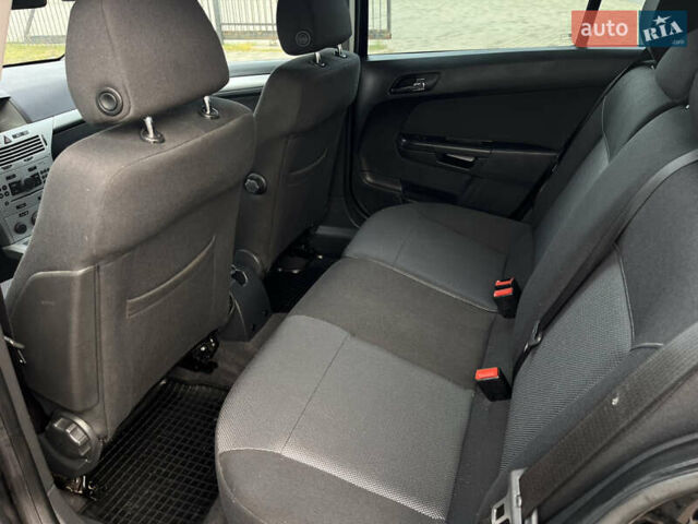 Чорний Опель Астра, об'ємом двигуна 1.7 л та пробігом 230 тис. км за 5650 $, фото 17 на Automoto.ua