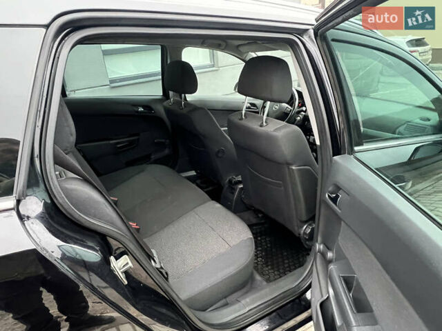 Черный Опель Астра, объемом двигателя 1.7 л и пробегом 264 тыс. км за 5799 $, фото 50 на Automoto.ua