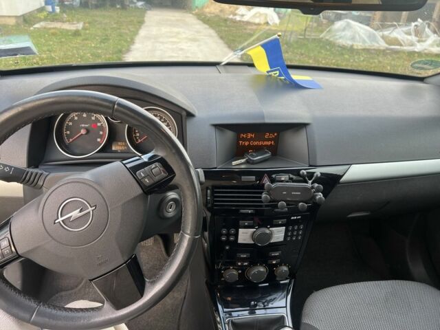 Черный Опель Астра, объемом двигателя 1.6 л и пробегом 319 тыс. км за 5200 $, фото 9 на Automoto.ua