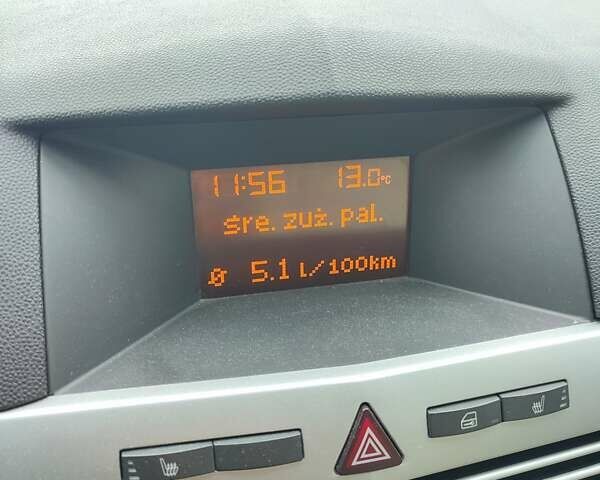 Черный Опель Астра, объемом двигателя 1.7 л и пробегом 300 тыс. км за 4500 $, фото 7 на Automoto.ua