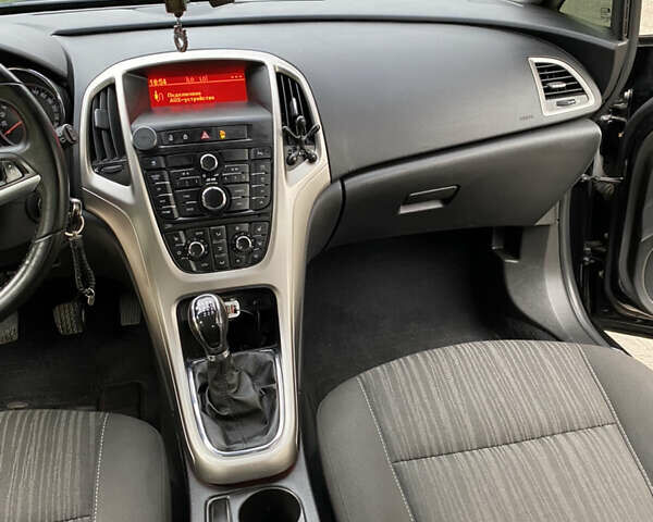 Черный Опель Астра, объемом двигателя 1.96 л и пробегом 294 тыс. км за 8400 $, фото 65 на Automoto.ua