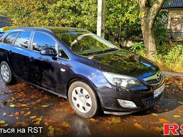 Опель Астра 2011 у Харкові на Automoto.ua Чорний Опель Астра, об'ємом двигуна 1.6 л та пробігом 259 тис. км за 6850 $, фото 1 на Automoto.ua