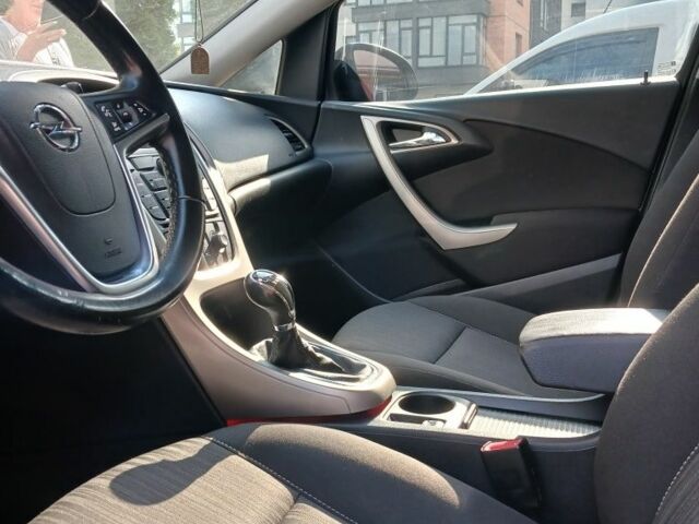 Черный Опель Астра, объемом двигателя 1.7 л и пробегом 300 тыс. км за 6200 $, фото 4 на Automoto.ua