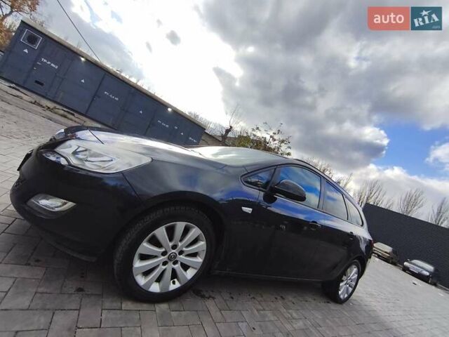 Черный Опель Астра, объемом двигателя 1.7 л и пробегом 238 тыс. км за 6000 $, фото 1 на Automoto.ua