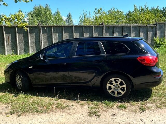 Чорний Опель Астра, об'ємом двигуна 1.7 л та пробігом 309 тис. км за 6000 $, фото 1 на Automoto.ua