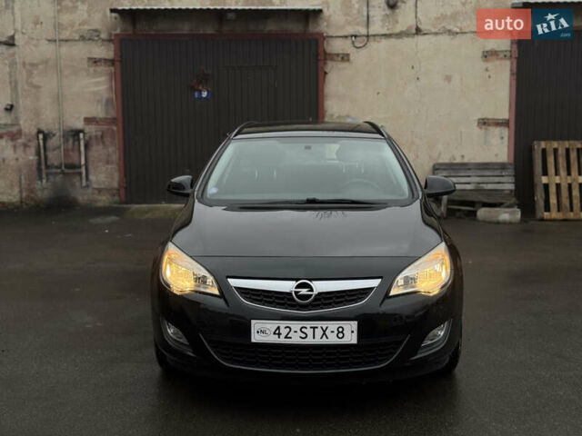 Черный Опель Астра, объемом двигателя 1.4 л и пробегом 225 тыс. км за 6350 $, фото 5 на Automoto.ua