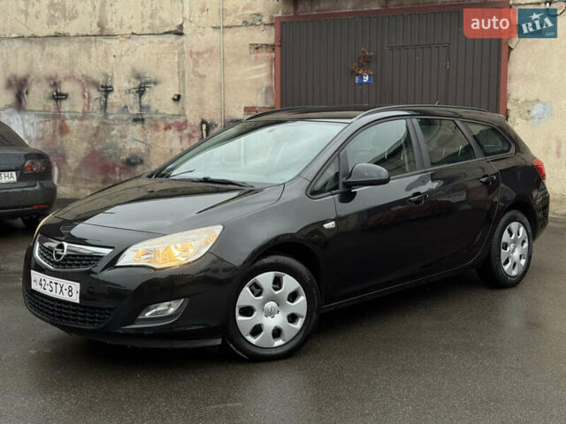 Черный Опель Астра, объемом двигателя 1.4 л и пробегом 225 тыс. км за 6350 $, фото 4 на Automoto.ua