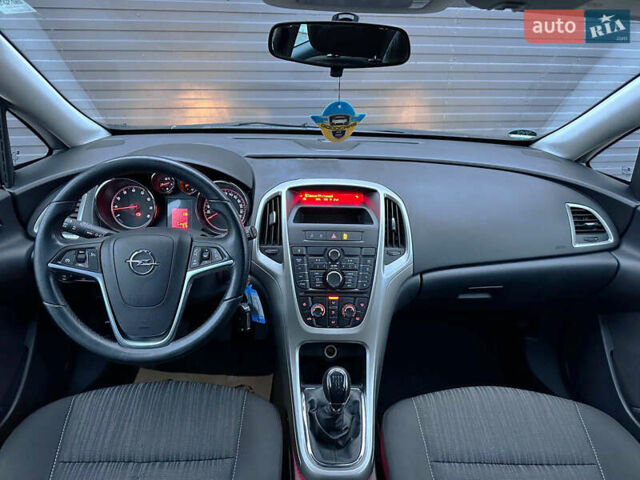 Черный Опель Астра, объемом двигателя 1.4 л и пробегом 180 тыс. км за 7500 $, фото 5 на Automoto.ua