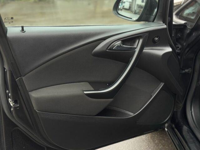 Черный Опель Астра, объемом двигателя 1.4 л и пробегом 225 тыс. км за 6350 $, фото 17 на Automoto.ua