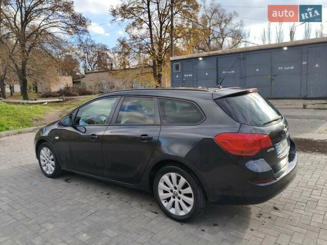 Черный Опель Астра, объемом двигателя 1.7 л и пробегом 238 тыс. км за 6000 $, фото 2 на Automoto.ua