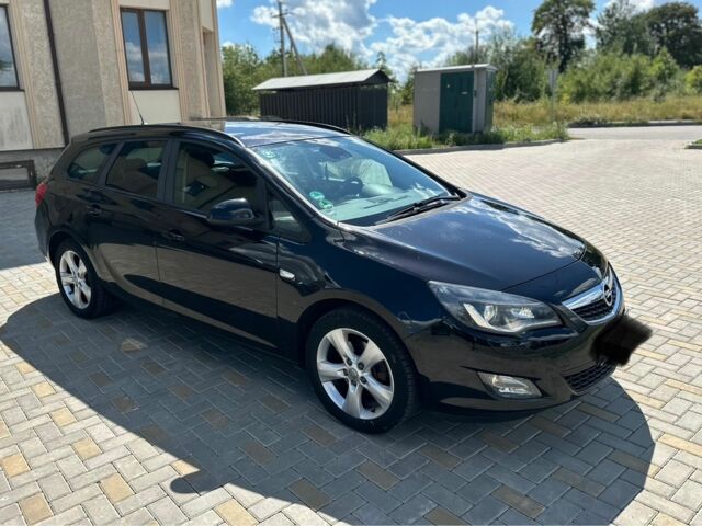 Черный Опель Астра, объемом двигателя 1.7 л и пробегом 236 тыс. км за 3900 $, фото 5 на Automoto.ua