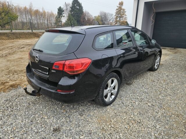 Черный Опель Астра, объемом двигателя 1.7 л и пробегом 310 тыс. км за 3350 $, фото 2 на Automoto.ua