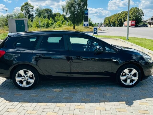 Черный Опель Астра, объемом двигателя 1.7 л и пробегом 236 тыс. км за 3900 $, фото 4 на Automoto.ua