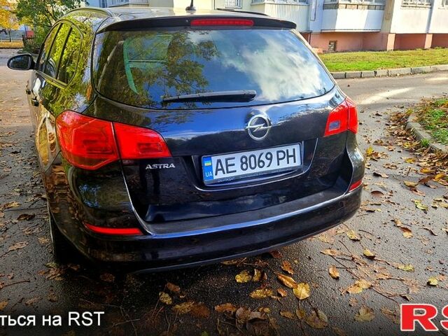 Опель Астра 2011 у Харкові на Automoto.ua Чорний Опель Астра, об'ємом двигуна 1.6 л та пробігом 259 тис. км за 6850 $, фото 6 на Automoto.ua