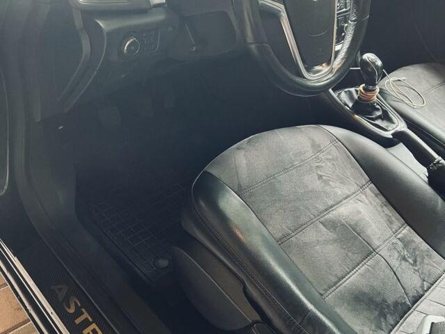 Черный Опель Астра, объемом двигателя 1.7 л и пробегом 350 тыс. км за 5200 $, фото 7 на Automoto.ua